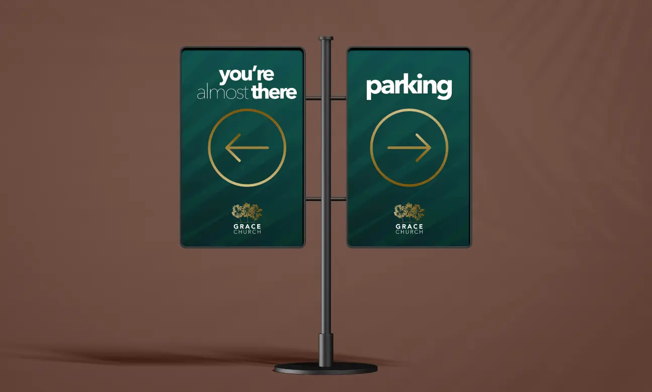 Directional signs for parking with arrows.